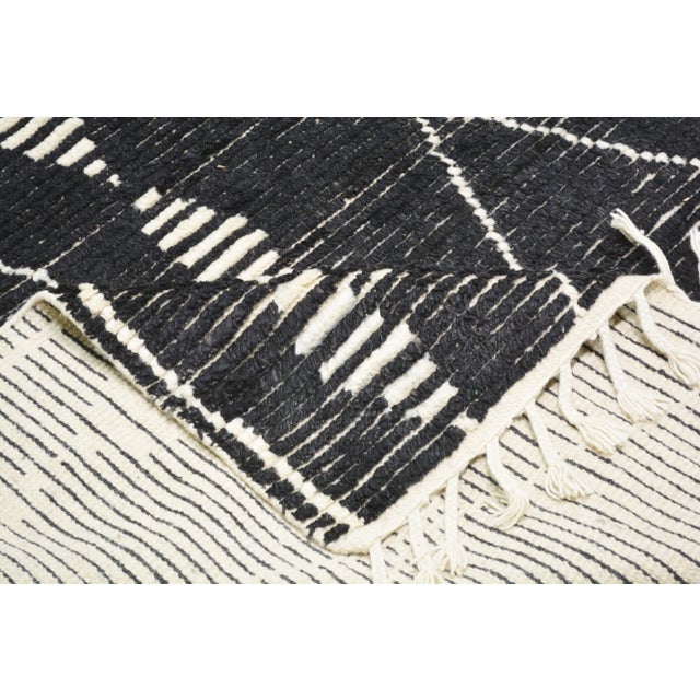 Moroccan Aleph Hand Knotted Wool Rug, 9'2x12'3 For Sale In New York - Image 6 of 7