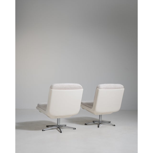 White Pair of Variopur Space Age Upholstered Swivel Chairs, Antique, Germany, Circa 1970 For Sale - Image 8 of 15