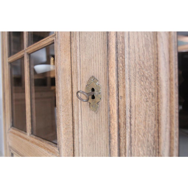 Late 18th Century Régence Oak Vitrine Cabinet For Sale - Image 13 of 18