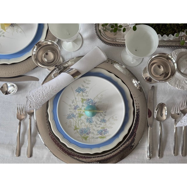 Vintage Contemporary Silver-Plated Napkin Rings, Polished - Set of 8 For Sale - Image 4 of 12