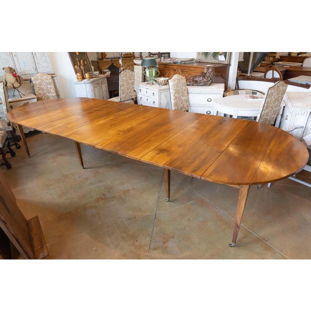 This elegant 20th Century French extension dining table brings both practicality and timeless French sophistication to any...
