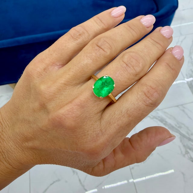 Ladies 14k Yellow Gold 4.36ctw Gia Colombian Green Emerald Cocktail Ring, Size 9 For Sale - Image 10 of 10