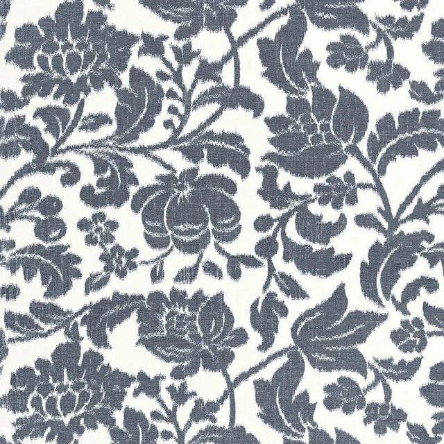 Sample - Schumacher Tranquil Vine Fabric in Indigo For Sale