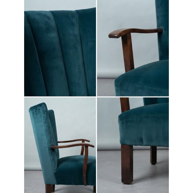 Hungarian Art Deco Lounge Chairs in Teal Blue Velvet with Wooden Armrests, 1930s, Set of 2 For Sale - Image 3 of 4