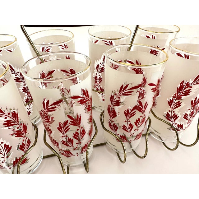 1960s 1960s Mid-Century Red and White Laurel Holiday Highball Glasses With Caddy – Set of 8 For Sale - Image 5 of 11