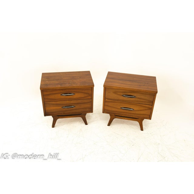 Mid-Century Modern Mid-Century Modern Walnut Nightstands - Set of 2 For Sale - Image 3 of 3