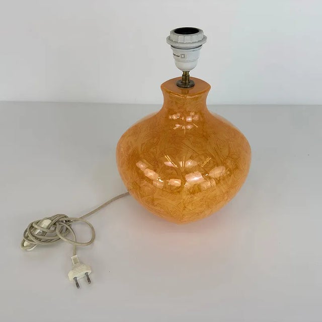 Vintage 1990s French Kostka Ceramic Table Lamp | Reactive Glaze | Amber Melon | Original Shade | Made in France For Sale In Austin - Image 6 of 10