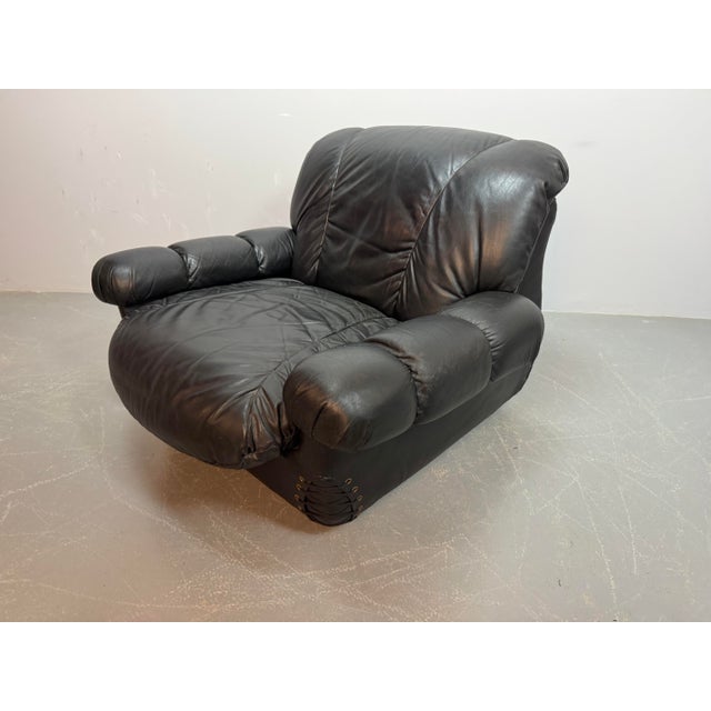 Large Italian Space Age Postmodern Black Leather Lounge Chair with Brass Buttons and Cord Lacing from Busnelli, 1970s For Sale - Image 10 of 10