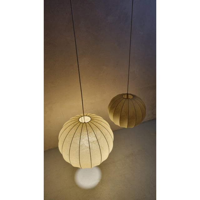 Mid-Century Modern Italian Cocoon Pendant Lamps, 1960s, Set of 2 For Sale - Image 3 of 7