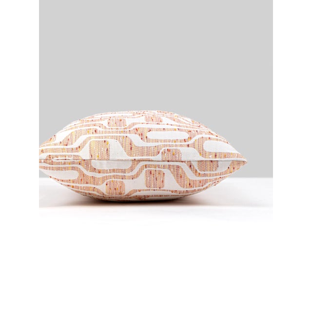 This happy and chic cotton blend takes inspiration from iconic 60s style. Offered in 6 mod-like hues, Telly makes a...