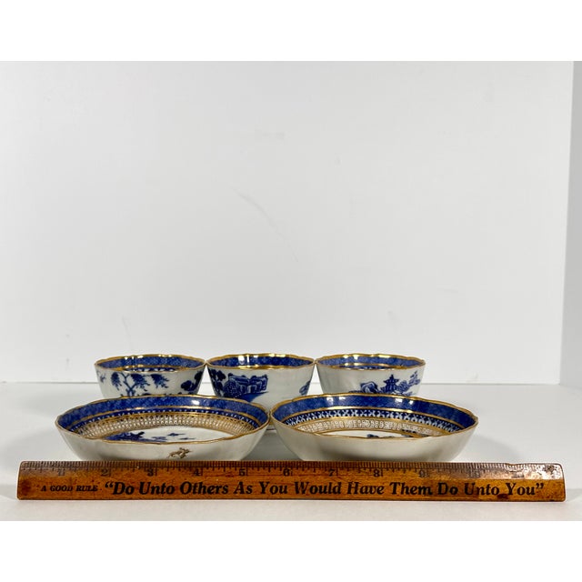 18th Century Chinese Export Blue & White Tea Bowls and Underplates With English Clobbering - Set of 5 For Sale - Image 13 of 13