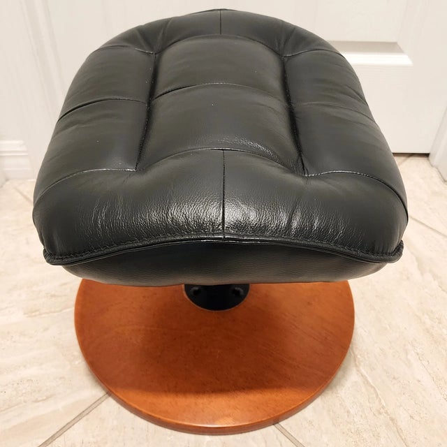 1990s Vintage MCM Black Faux Leather Round Wood Base Footstool For Sale - Image 5 of 9