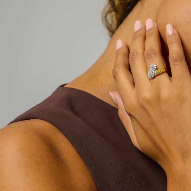 Vintage White and Yellow Diamond 18k Gold Bypass Ring, Size 4.75 For Sale - Image 4 of 5