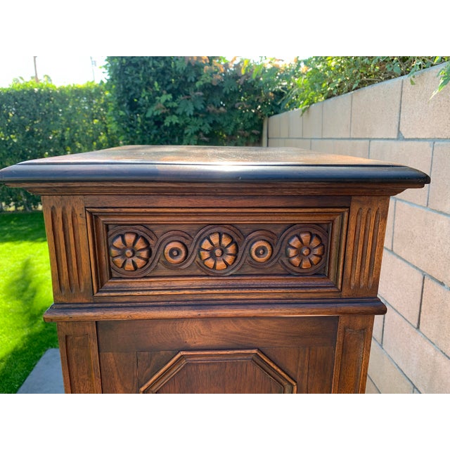 Antique Kittinger Jacobean Side Table Liquor Cabinet For Sale - Image 9 of 18