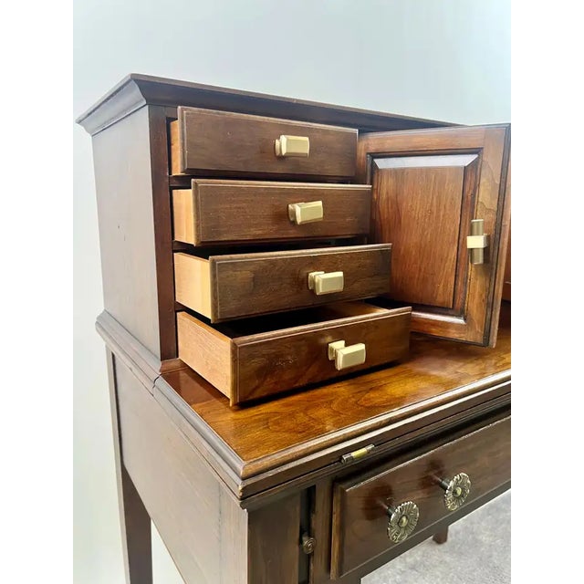 Queen Anne Style Pennsylvania House Secretary Writing Desk in Cherry Wood For Sale In New York - Image 6 of 16