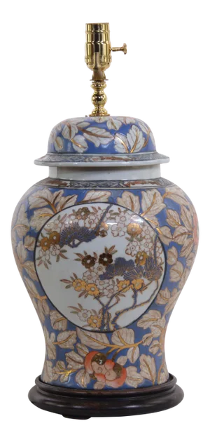 Chinese Famille Rose Vase Table Lamp in the Middle of the 20th Century