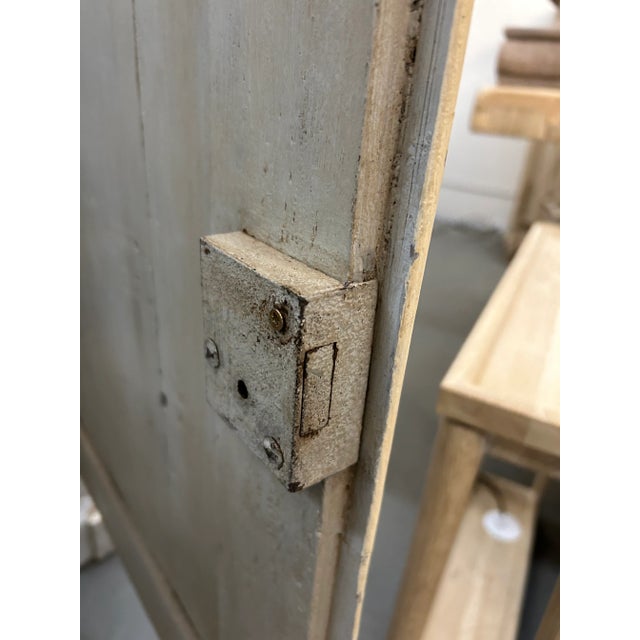 18th Century Louis XV French Painted Two Tone Server For Sale In Atlanta - Image 6 of 7