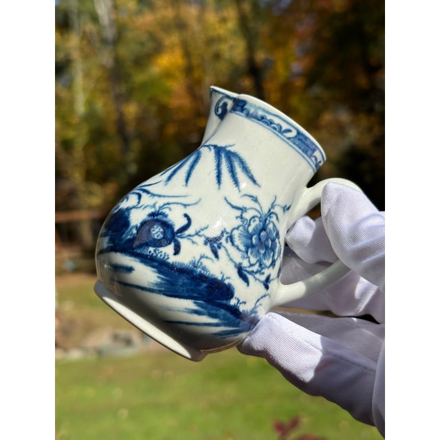 An antique Worcester soft-paste porcelain cream jug from the late 18th century, decorated in the blue-and-white Fence...