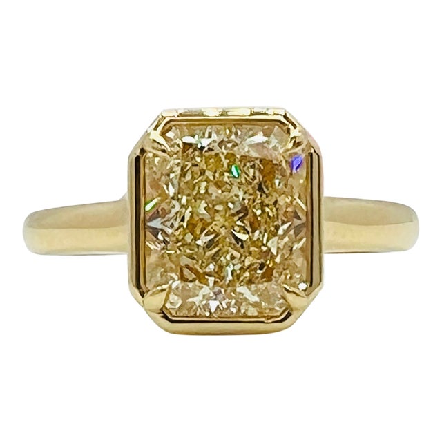 Gia 3 Carat Yellow Radiant Diamond Solitaire Ring in 18k Yellow Gold, Size 6.5 For Sale