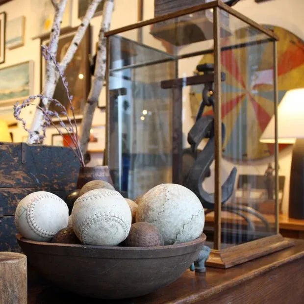 Traditional Vintage Mirrored Display Case For Sale - Image 3 of 3