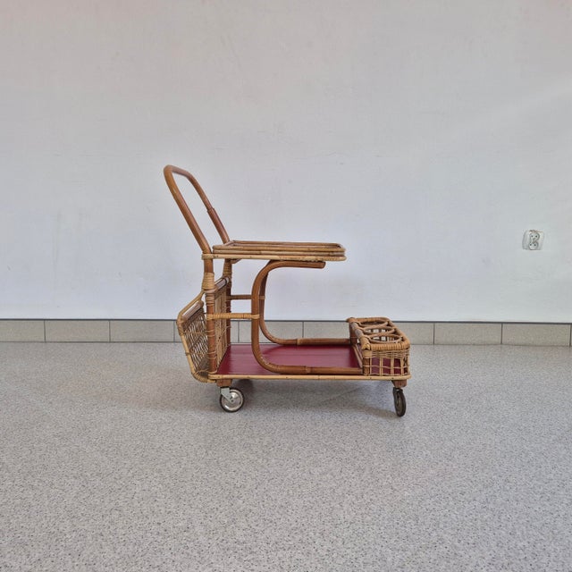 1950s Mid-Century Modern Bar Cart in Wicker with Red Shelves, 1950s For Sale - Image 5 of 11
