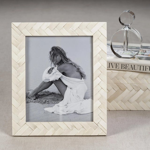 This stunning picture frame with a charming braid pattern design in a classic white shade offers a unique, elegant way to...