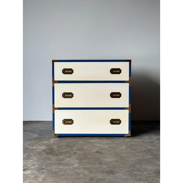 Blue & White Lacquered Campaign Chest of Drawers With Brass Hardware, 1970s For Sale In Greensboro - Image 6 of 17