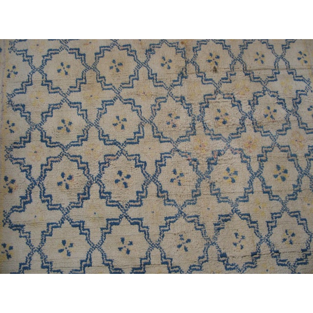 Indian 1920s Soft Yellow Geometric Antique Indian Agra Rug Hand Knotted 4' X 6'2" Cotton Carpet For Sale - Image 3 of 6