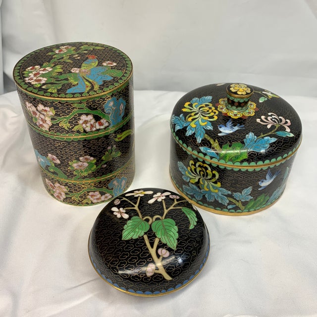 Chinoiserie Vintage Chinese Cloisonné Trinket Box Trio – Black Enamel & Floral For Sale - Image 3 of 9