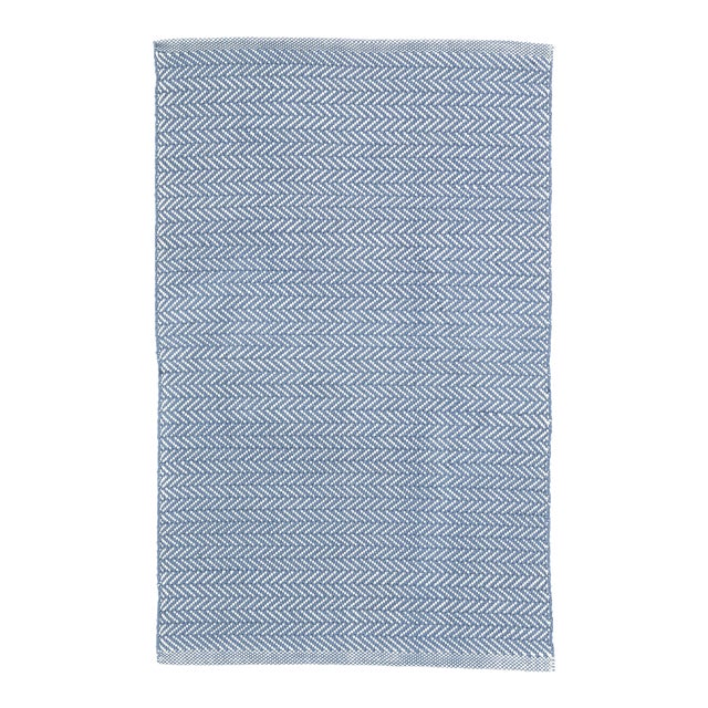 Dash & Albert by Annie Selke Herringbone Denim/Ivory Indoor/Outdoor Rug, 2'6" x 18' For Sale