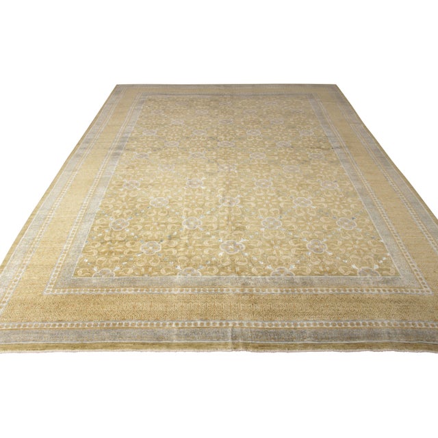 Coming from Rug & Kilim’s Modern Classics collection, this 9x12 drawing combines transitional and modern aesthetics in an...