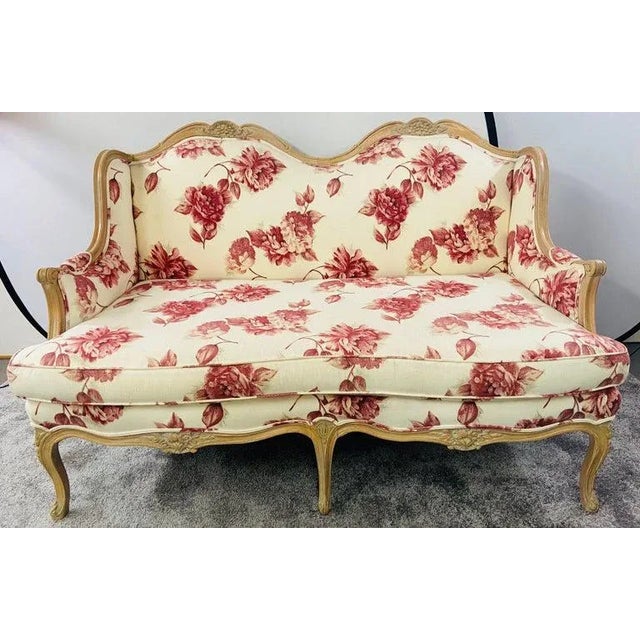 French Provincial French Louis XV Style Settee or Canape With Floral Upholstery in Red & White For Sale - Image 3 of 13