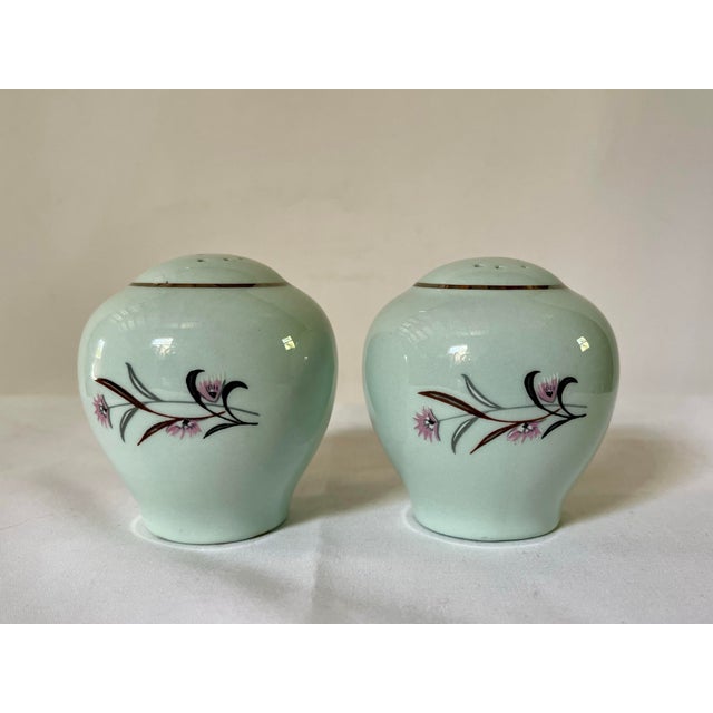 1950s Pale Green Salt & Pepper Shakers With Tray For Sale In Jacksonville, FL - Image 6 of 9