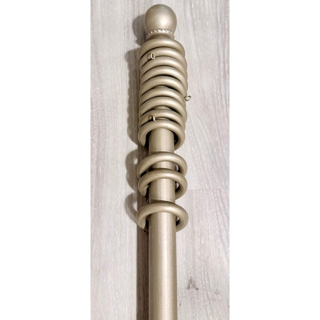 2010s Ethan Allen Drapery Curtain Rod With Finials & Rings – Antique Gold 102" For Sale - Image 5 of 7