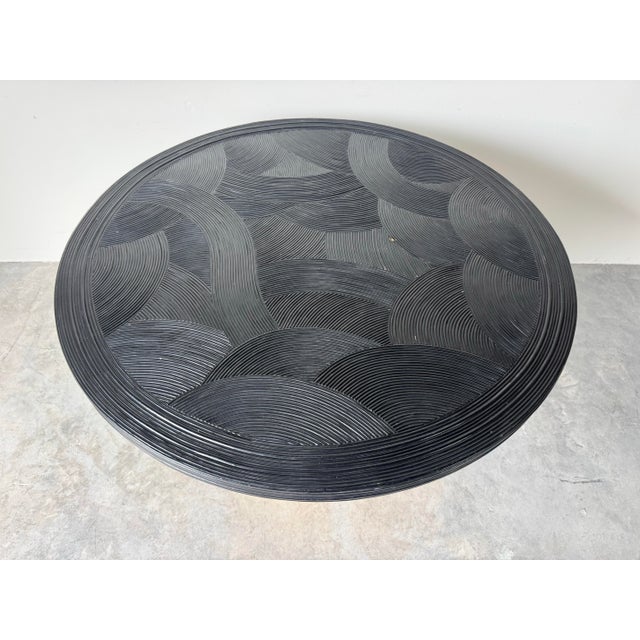 1970s Gabriella Crespi–Style Black Painted Pencil Reed Rattan Round Dining Table With Brass Base For Sale In Miami - Image 6 of 12