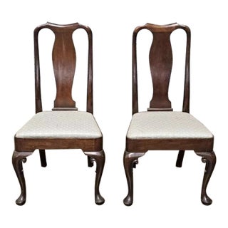 Mid 20th Century Pair of Kittinger Williamsburg Mahogany Queen Anne Side Dining Chairs Cw 142 For Sale