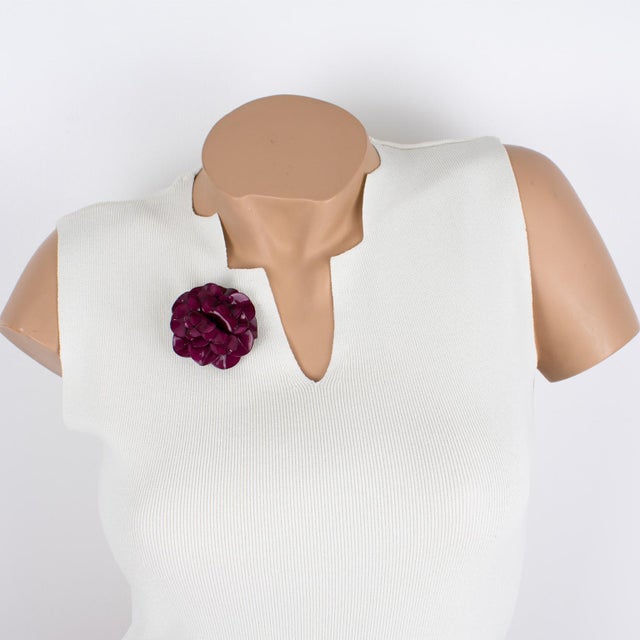 Cilea Paris designed this adorable dimensional floral-inspired pin brooch. This hand-made artisanal resin piece features a...