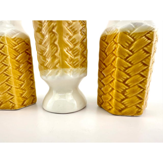 I love this mcm salt and pepper shaker set! It has the perfect vintage touch for a table setting but with the bamboo style...