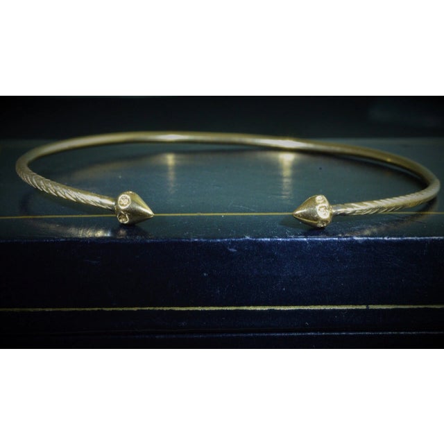 Contemporary The Belmar: Vintage Minimalist Bangle Bracelet in Yellow Gold For Sale - Image 3 of 4