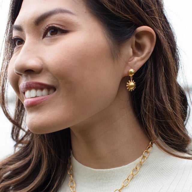 Contemporary Double Pinwheel Drop Earring, (Small) For Sale - Image 3 of 3