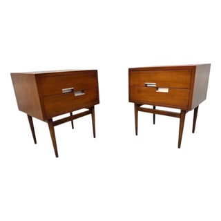Mid-Century Modern American of Martinsville Accord Walnut Nightstands - Set of 2 For Sale