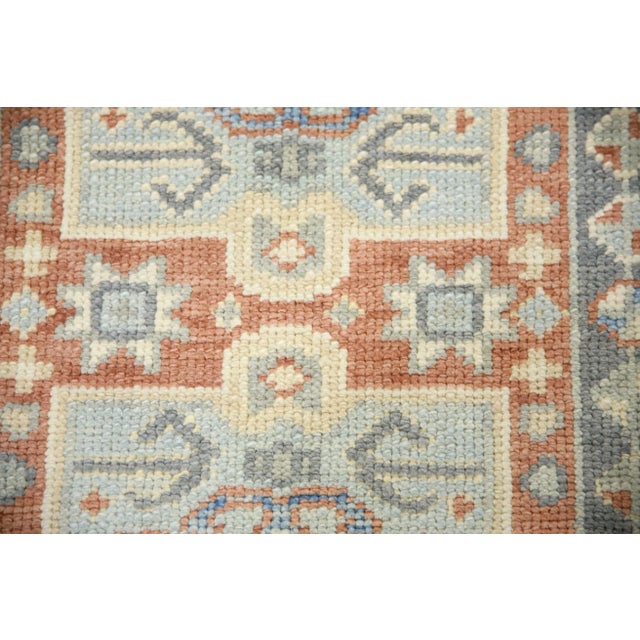 This modern Turkish Oushak rug is a stunning piece of art that has been handwoven using traditional techniques by skilled...