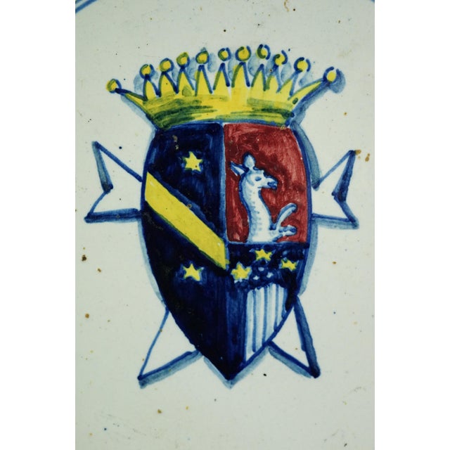 Antique Italian Ceramic Plate with Noble Coat of Arms from Montelupo Manufacture, 1700s For Sale - Image 15 of 18