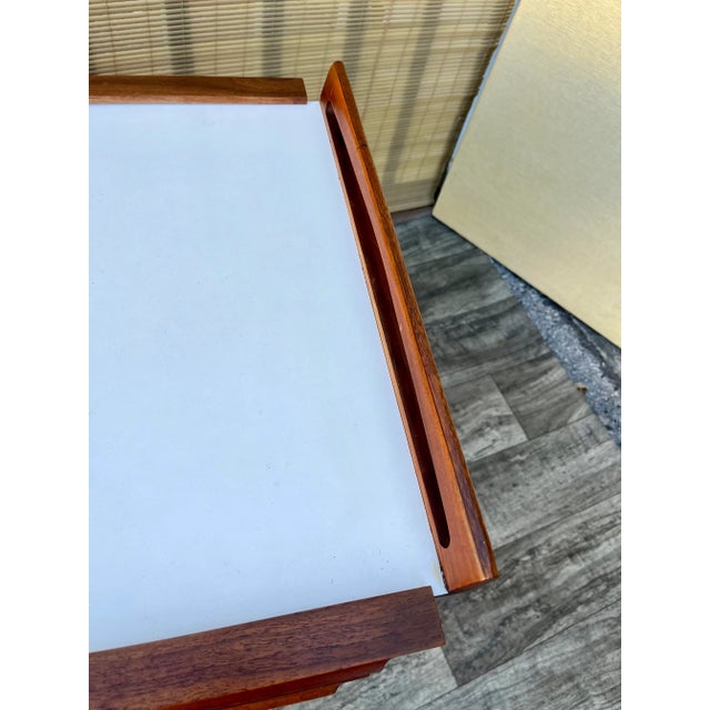 Mid Century John Stuart Buffet Server / Bar Cart. Circa 1960s. For Sale - Image 12 of 12