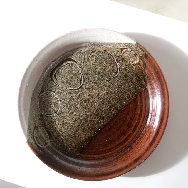 Mid Century Modern 1977 Studio Pottery Plate in Two-Tone Glaze With Circular Impressions For Sale - Image 4 of 14