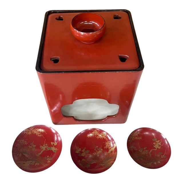 Late 19th Century Japanese Lacquered Sake Drinking Set Meiji Period - 4 pcs For Sale