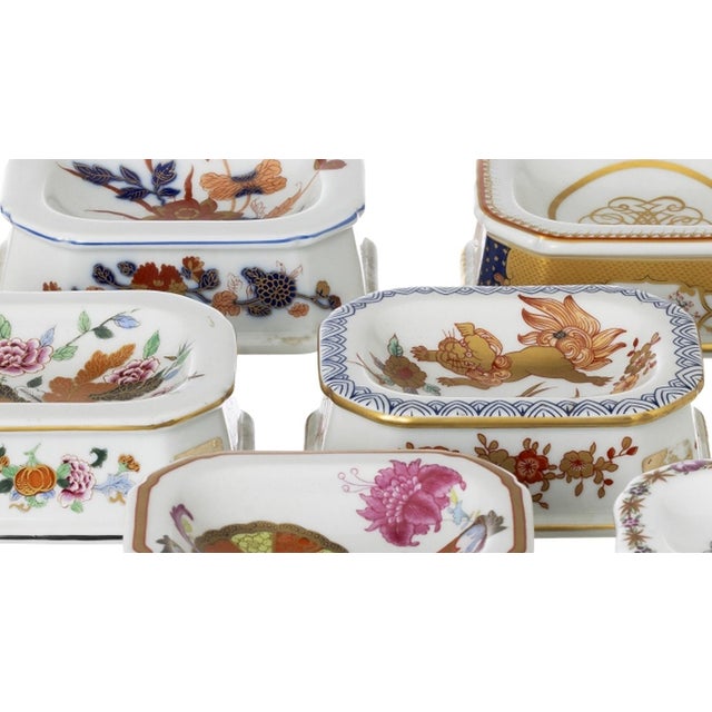 Porcelain - Set of six salt shakers - Vista Alegre. Made of molded porcelain from the Vista Alegre factory and one from...
