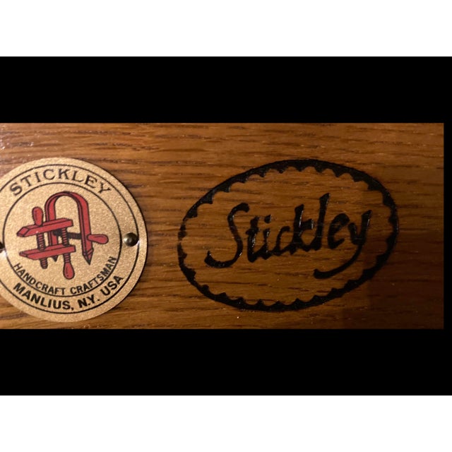 L. & J.G. Stickley, Inc. 1990s Stickley Mission/Craftsman/Arts & Crafts Style Oak Settee With Tan Leather Cushion. For Sale - Image 4 of 4