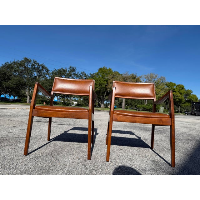 Mid-Century Modern Jens Risom Model C140 "Playboy" Walnut Armchairs - A Pair For Sale - Image 10 of 10