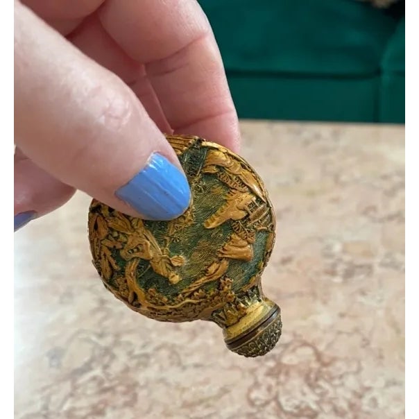 Ceramic Late 20th Century Finely Detailed Green Chinese Snuff Bottle For Sale - Image 7 of 11